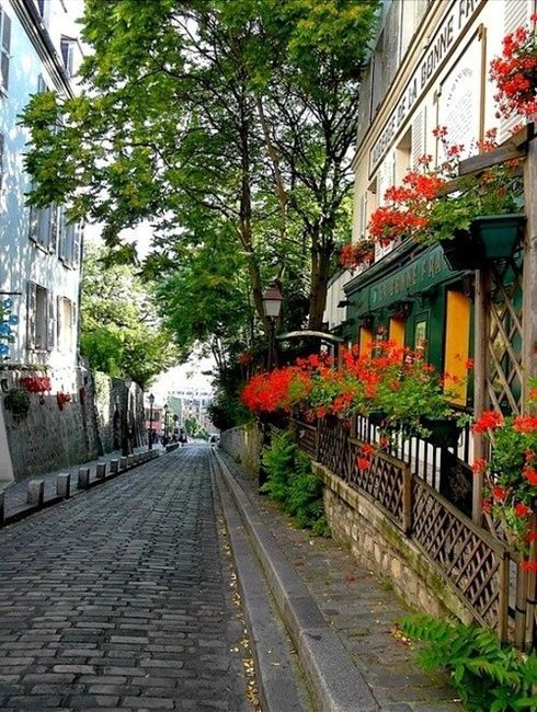 Cobblestone Street, Rue de Montmartre, Paris