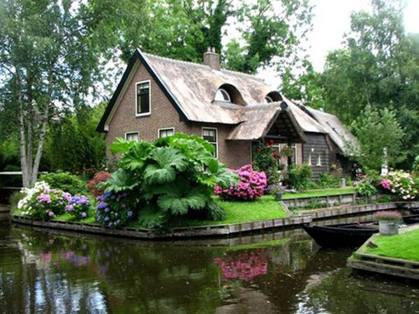 30 Beautiful And Magical Fairy Tale Cottage Designs - DesignMaz