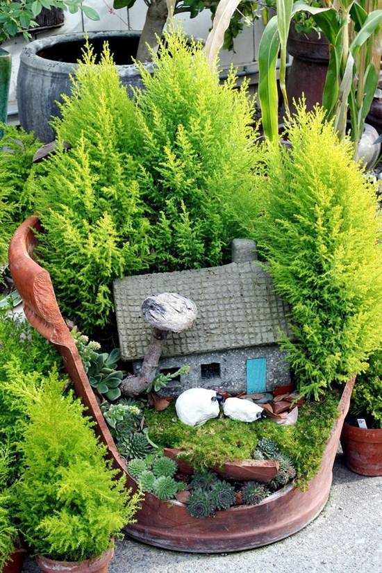 Beautiful Fairy Miniature Garden in Broken Flower Pots 