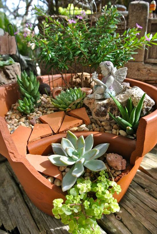 Beautiful Fairy Miniature Garden in Broken Flower Pots 