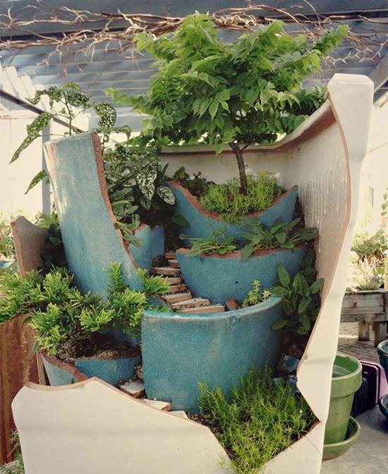 Beautiful Fairy Miniature Garden in Broken Flower Pots