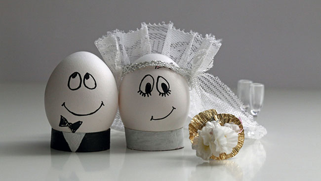 eggs_wedding_easter_decoration_couple